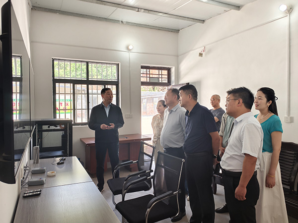 丹鳳縣政協(xié)圍繞現(xiàn)代農(nóng)業(yè)產(chǎn)業(yè)升級開展微調(diào)研活動