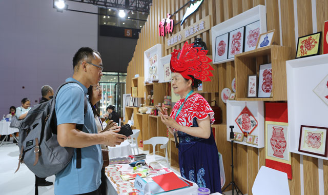 “非遺”讓展會(huì)“潮”起來(lái)