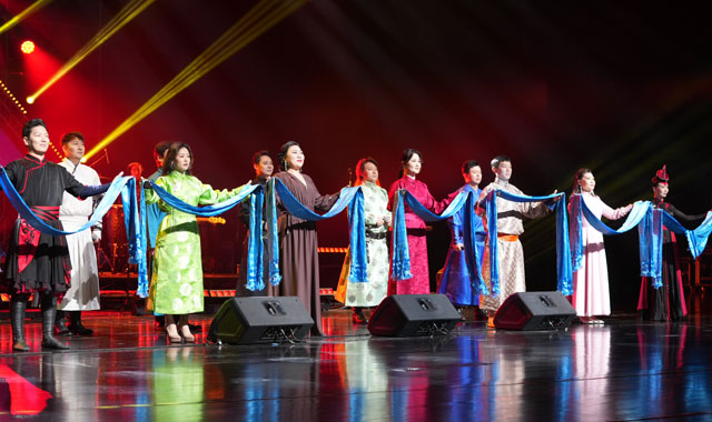 “歌游內(nèi)蒙古”——我和草原有個(gè)約定經(jīng)典歌曲演唱會(huì)成功在榆林舉辦