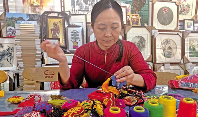 一針一線繡出廣闊天地