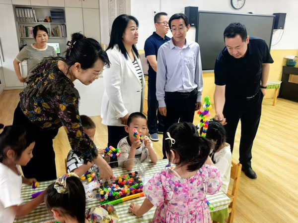榆林市定邊縣政協(xié)副主席李保林開展“六一”