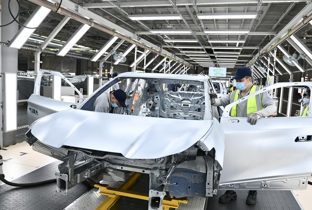Global auto giants look to China for future vision