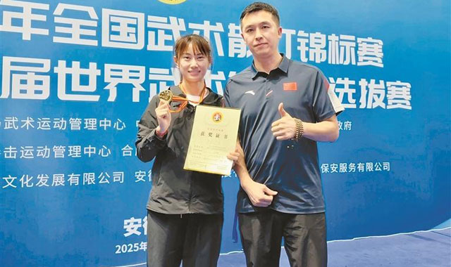 全國武術(shù)散打錦標(biāo)賽 陜西女將杜玉霞一路闖關(guān)勇奪冠