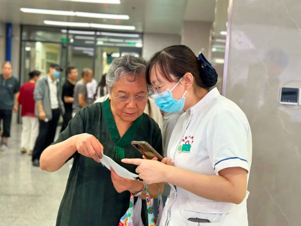 寶雞市人民醫(yī)院：義診送健康 溫暖銀齡時光