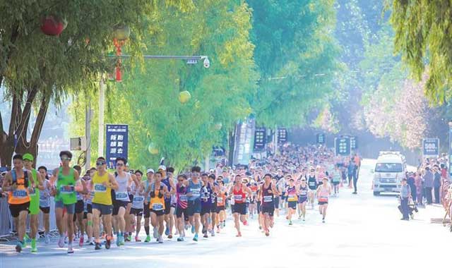 2025麟游夏季半程馬拉松跑熱“避暑經(jīng)濟”