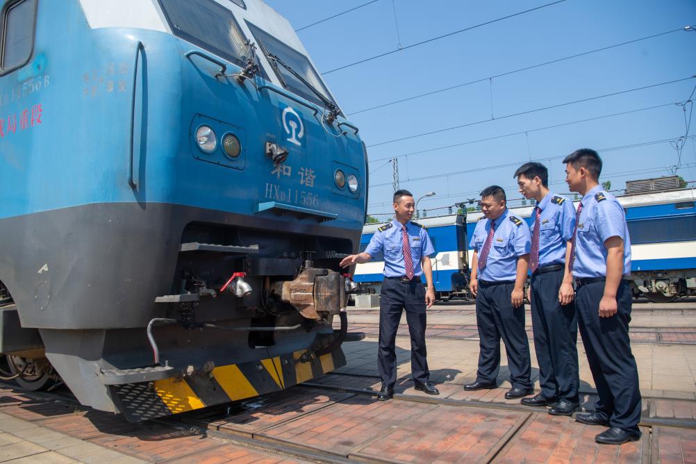報效祖國 建功西部丨全力跑好“第一棒”——他們以青春守護這條國際物流大通道