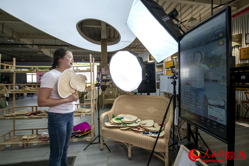 Rattan weaving crafts new path to prosperity for residents of Hanzhong, NW China's Shaanxi