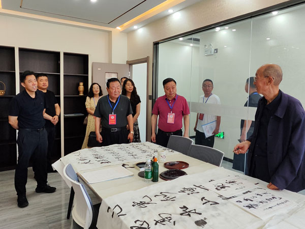榆林市定邊縣政協(xié)圍繞全縣社區(qū)日間照料中心和農(nóng)村幸福院運(yùn)行情況開展專題調(diào)研