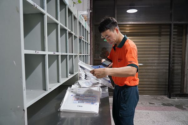 陜西省2025年首封高考錄取通知書(shū)送達(dá) 郵政