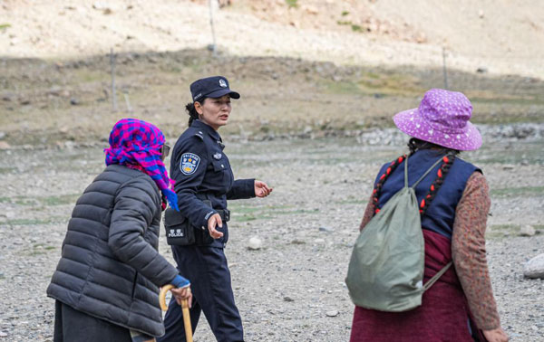 報效祖國 建功西部｜岡仁波齊山腳下的“警察阿佳”們