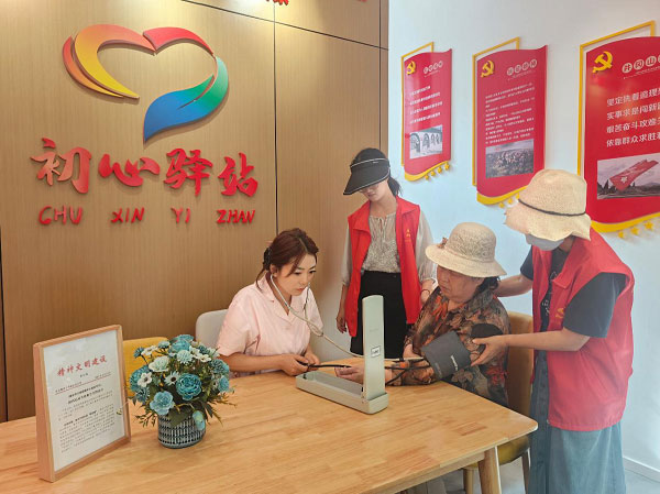 小驛站釋放大溫暖！渭濱區(qū)金陵街道“初心驛站”及時救助中暑居民