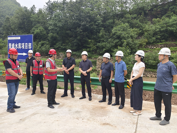 走進田間地頭 共謀發(fā)展良策