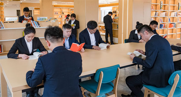陜煤龍華礦業(yè)公司：礦山深處涌書香