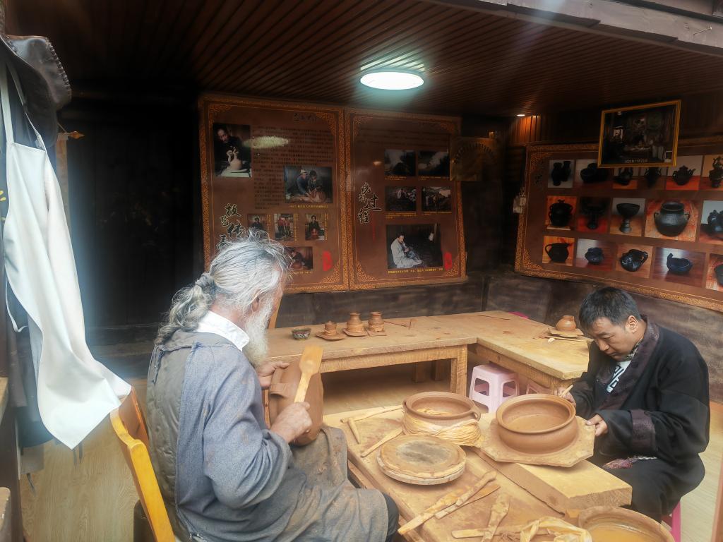 報效祖國 建功西部｜“小黑陶”何以成富民興村“大產(chǎn)業(yè)”