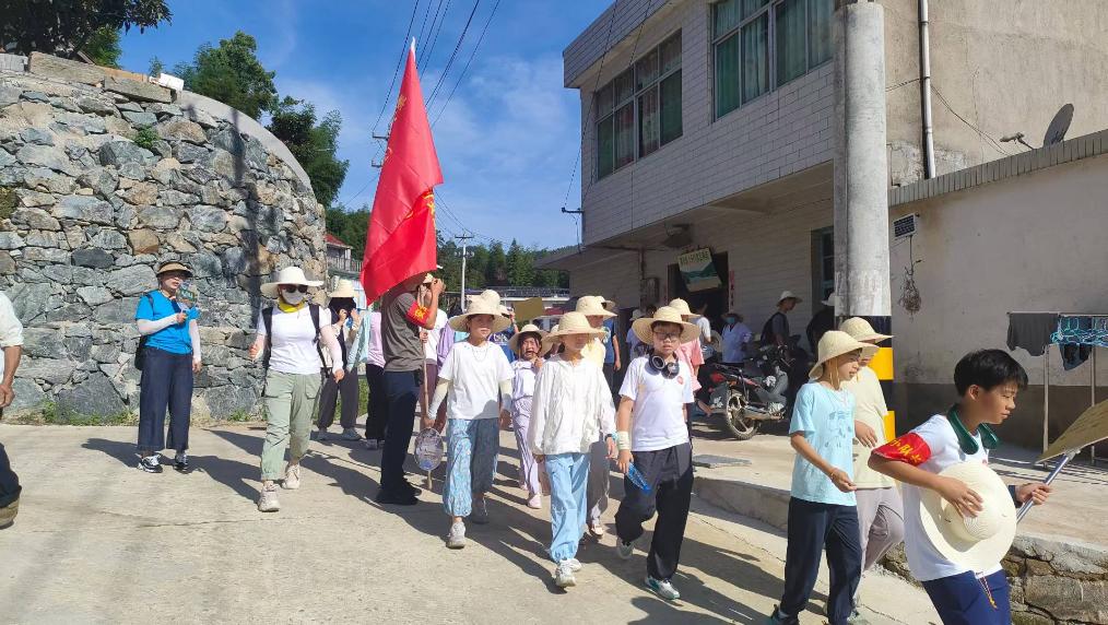 銘記歷史 緬懷先烈丨紅綠生“金” 大別山老區(qū)“煥”新景