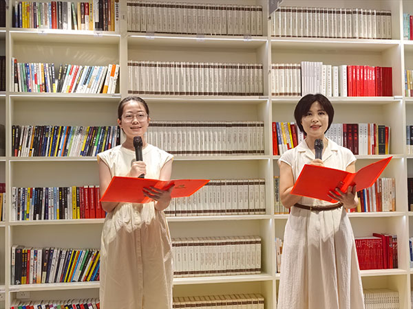 洛南縣政協(xié)舉辦“書香潤家·同心成長”親子共讀活動