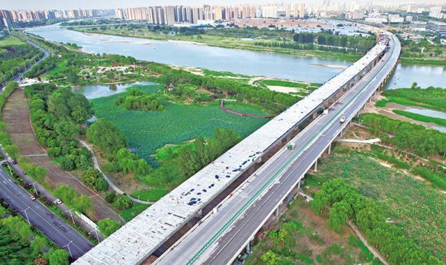 西興高速改擴(kuò)建工程渭河特大橋合龍