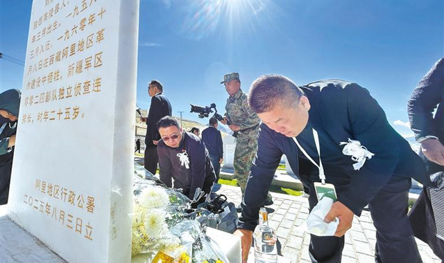 跨越65年，雪域高原上的親人“相見”——2名