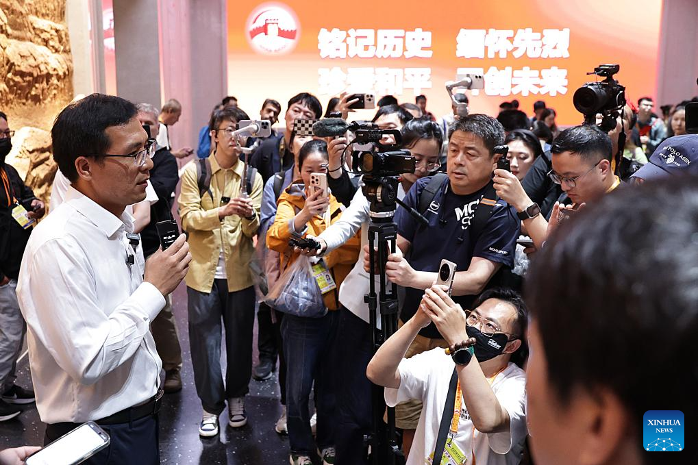 Journalists from home and abroad visit Museum of War of Chinese People's Resistance Against Jap