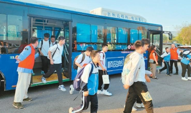 從“續(xù)線陪伴”到“按需調(diào)整”  校園定制公