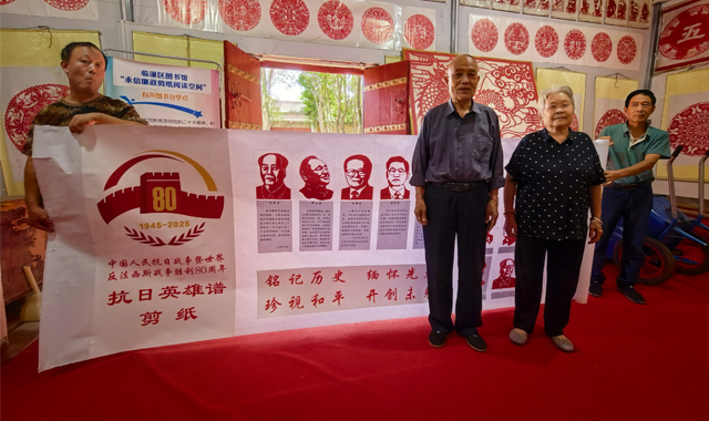 魏永信夫妇：四十米剪纸长卷“剪映”抗战烽火