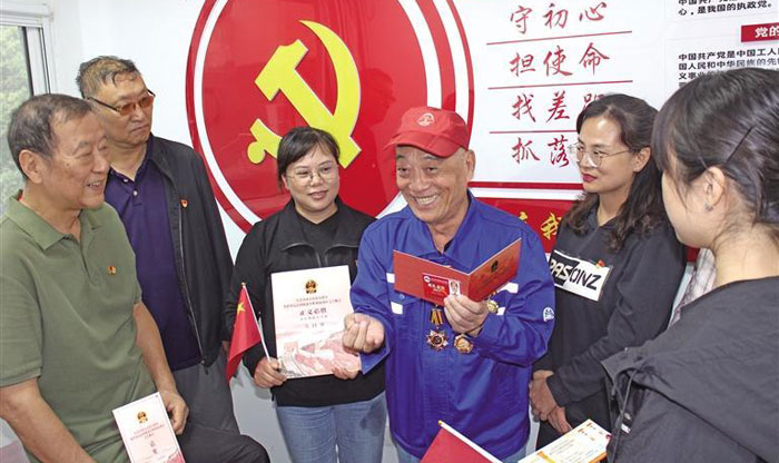 西安69歲全國勞動模范分享九三閱兵盛況
