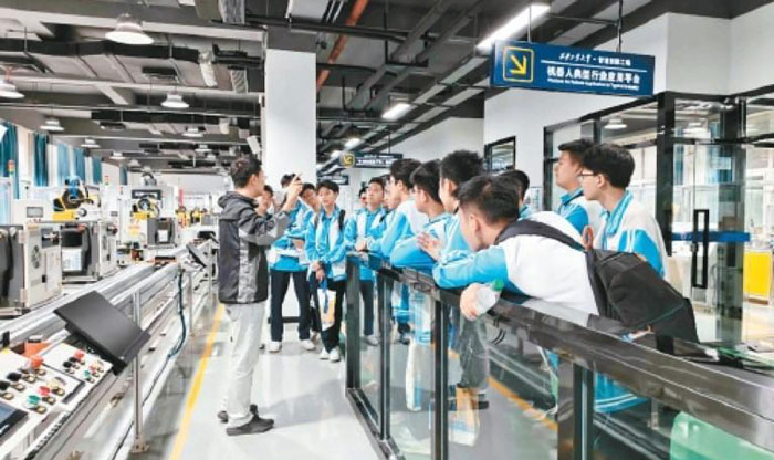 “西安科普游”首站啟幕 兵器小鎮(zhèn)點燃青少年強(qiáng)國夢