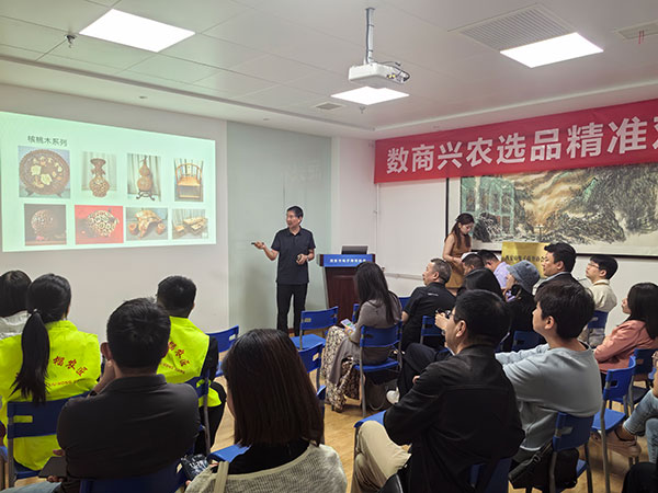 民進(jìn)商洛市委會(huì)組織企業(yè)會(huì)員赴西安參加產(chǎn)銷對(duì)接會(huì)