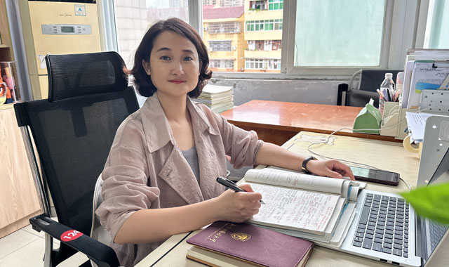 三尺讲台育桃李 双岗奉献显担当——记政协
