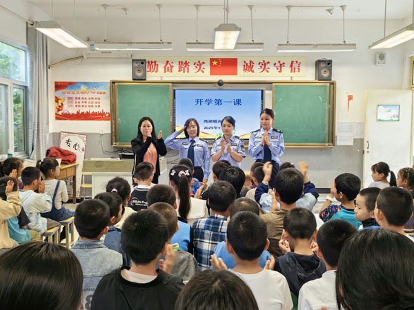 法治教育先行 共筑安全屏障  藍(lán)田縣開展202