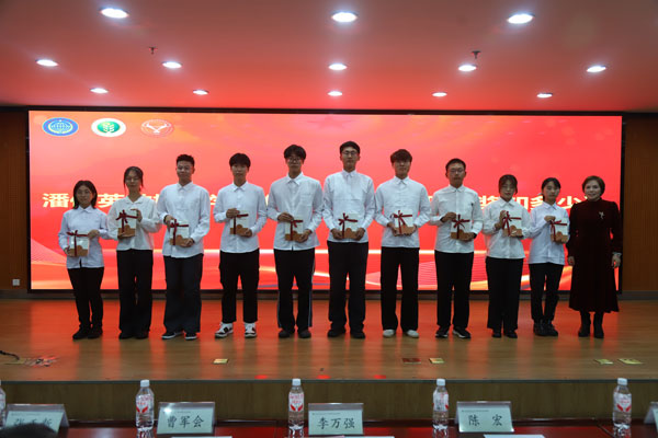 西北農(nóng)林科技大學(xué)教授潘傳英主編的《諾貝爾