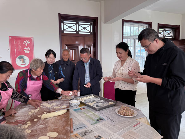 绥德县政协开展“党建引领促振兴 喜迎‘双节’共欢庆”主题党日活动
