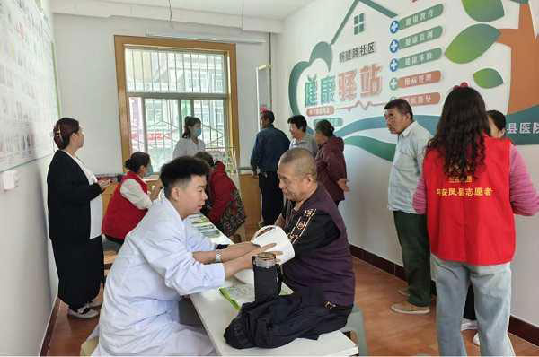 凤县双石铺镇新建路社区：便民服务“零距离” 健康守护暖人心