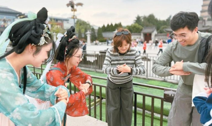 尋傳統(tǒng)之美 品文化之韻