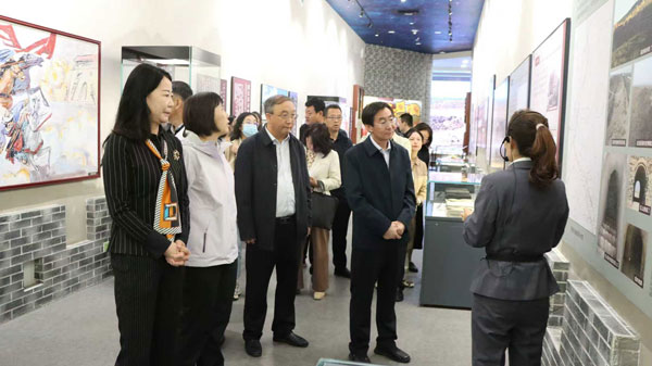 定边县政协开展以学促行强担当系列活动
