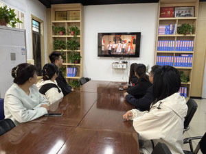 《老紅軍的故事》在咸陽市精彩展播中 群眾