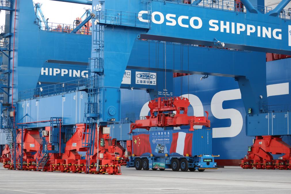 New sea link drives over 50 pct growth in Shanghai's trade with Peru