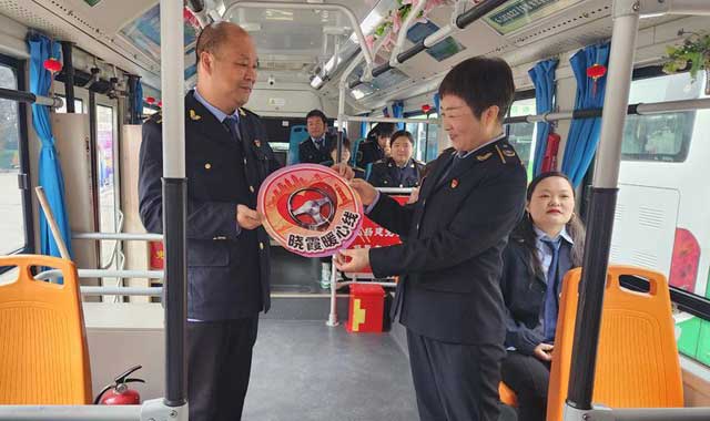 17路“曉霞暖心線”上線！西安公交首次以駕駛員名字命名線路