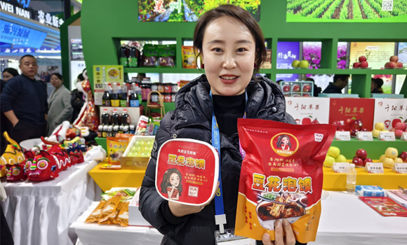 宝鸡展团农高会秀特色，凤翔豆花泡馍