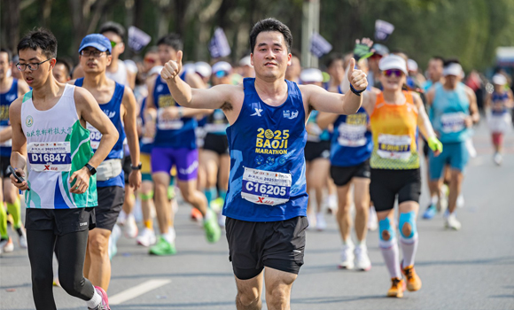 2025宝鸡马拉松鸣枪开赛