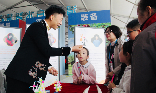 农高会上看非遗“华山戏法”惊艳全场