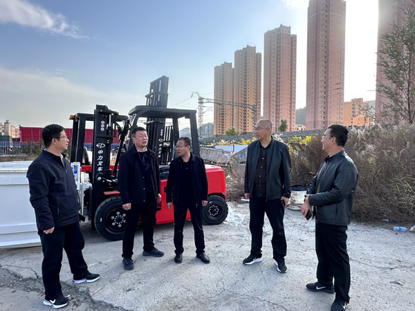 米脂县政协副主席姬乃明督导推进包西铁路路域环境综合整治工作