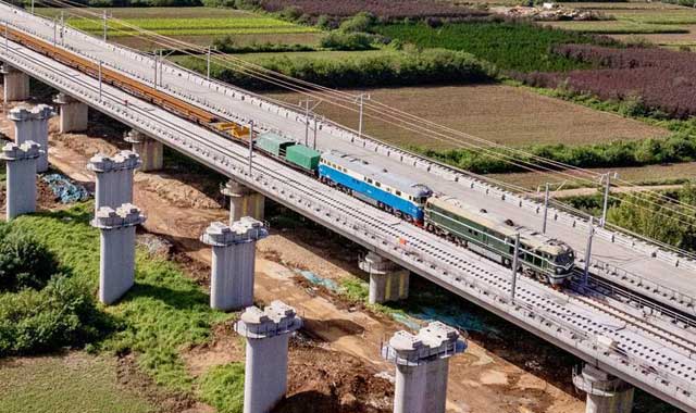 西十高鐵陜西段全線完成鋪軌