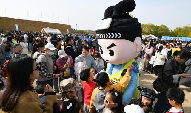 西安公安第三屆警營(yíng)開(kāi)放日為市民奉上平安盛