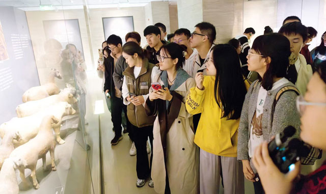 讓文物走進(jìn)教案 讓歷史照進(jìn)課堂