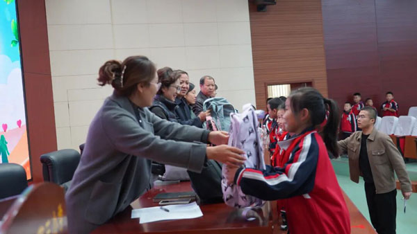 榆林市横山区政协教育界别委员工作室走进校园为教育“减压赋能”