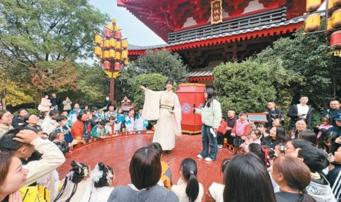 “在下，李白！” 24岁小伙让诗仙“现身”西安景区