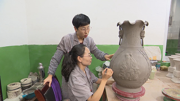 耀瓷“守藝人”王燕利