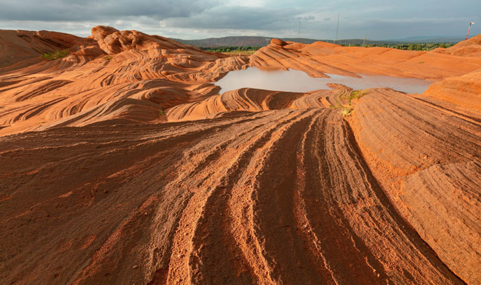 靖边波浪谷荣登“最美丹霞”榜 陕北大漠奇观获权威认证
