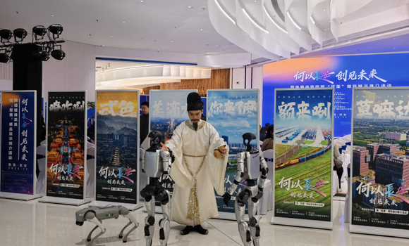 李白和两个机器人现场对诗 李白和两个机器人现场对诗